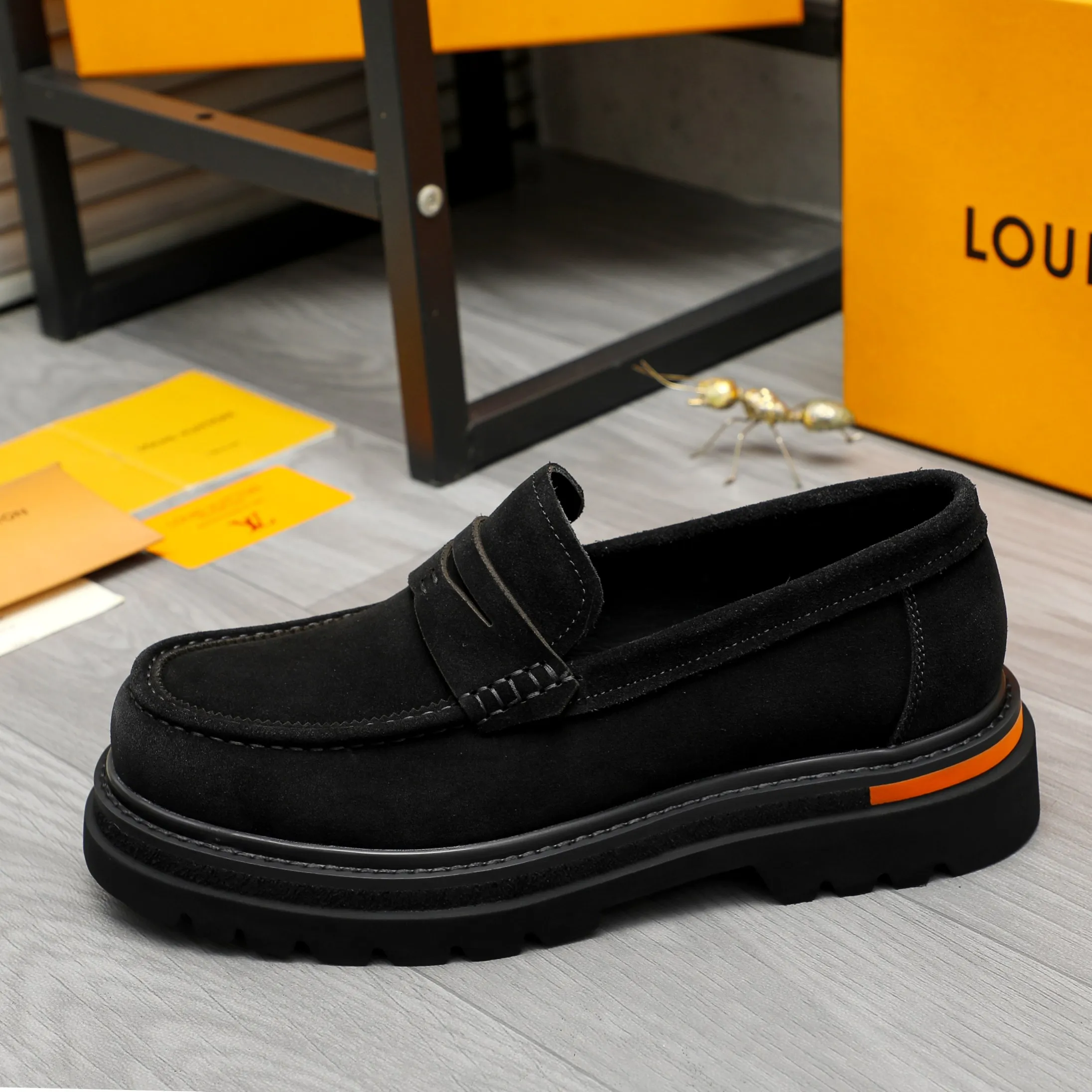 Men's shoes 💰620 Product trademark: LV "Louis Vuitton" business casual slip-on leather shoes Regular size: 37-46 Product material: Selected high-quality frosted cowhide upper, pigskin lining, rubber outsole